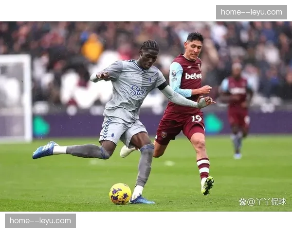 加纳拦截次数位列英超中场前三 埃弗顿防守体系重要屏障 加纳拦截次数位列英超中场前三 埃弗顿防守体系重要屏障